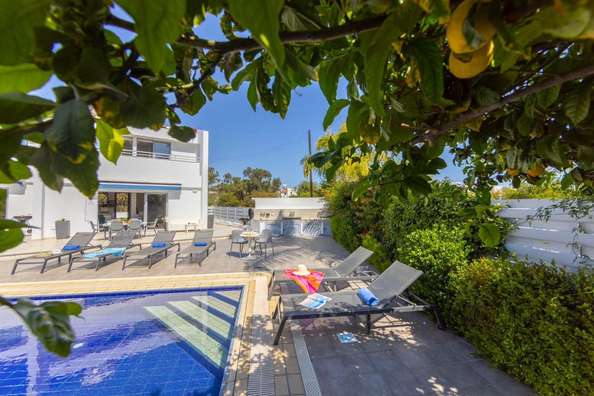 Azure Luxury Pool Villa โปรทาราส ภายนอก รูปภาพ