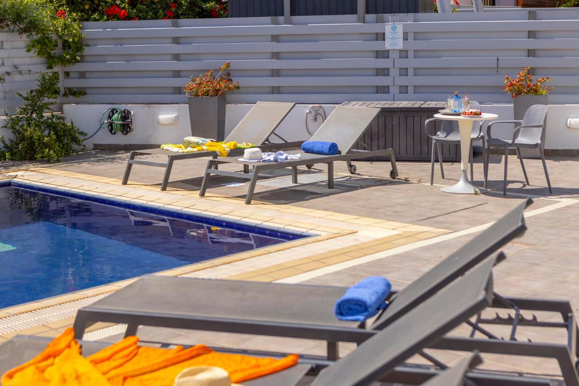 Azure Luxury Pool Villa โปรทาราส ภายนอก รูปภาพ