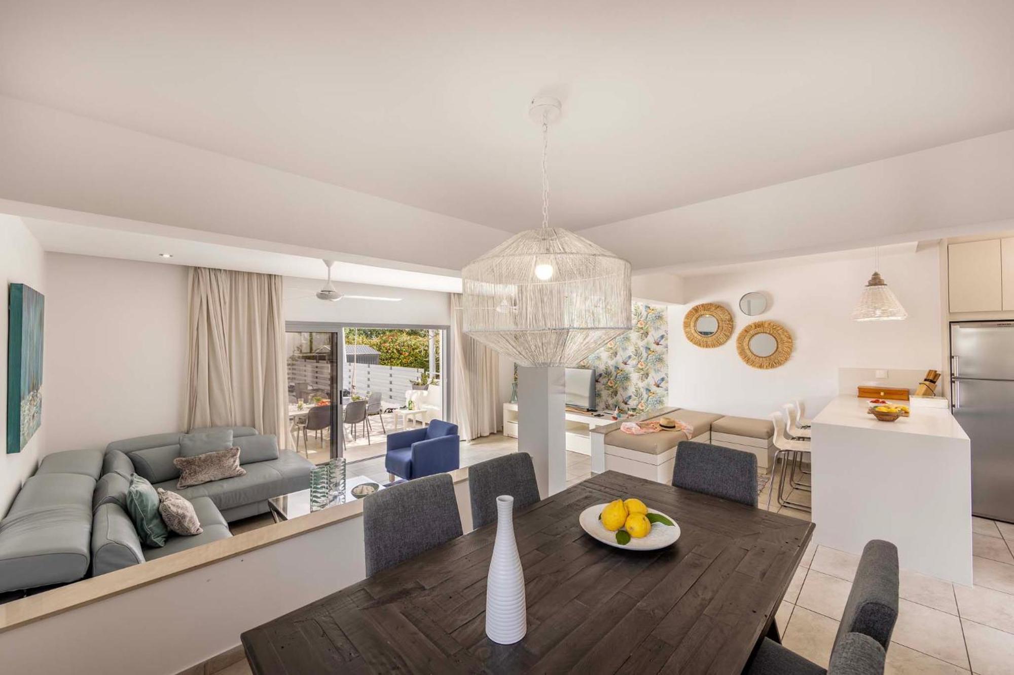 Azure Luxury Pool Villa โปรทาราส ภายนอก รูปภาพ