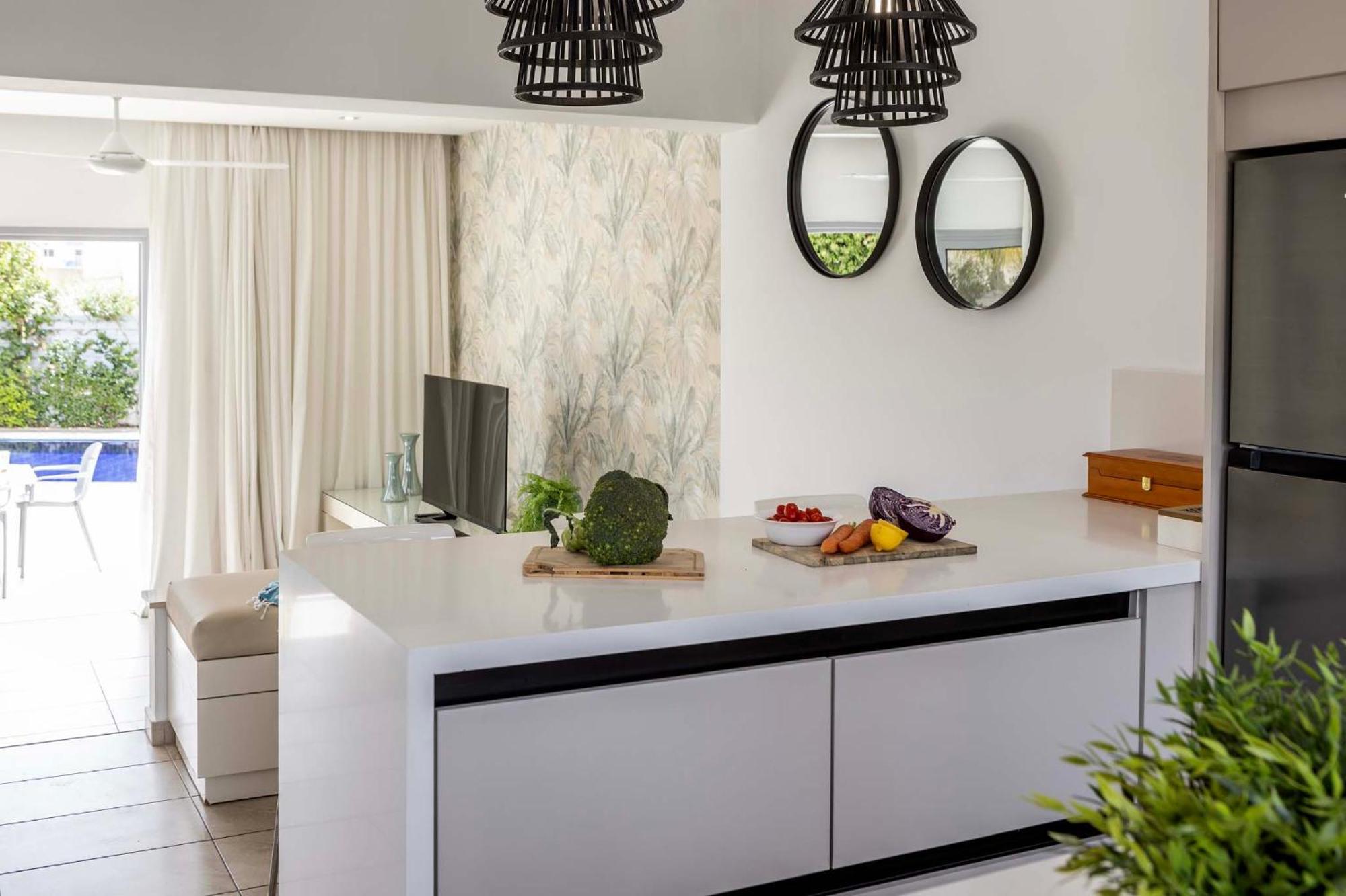 Azure Luxury Pool Villa โปรทาราส ภายนอก รูปภาพ